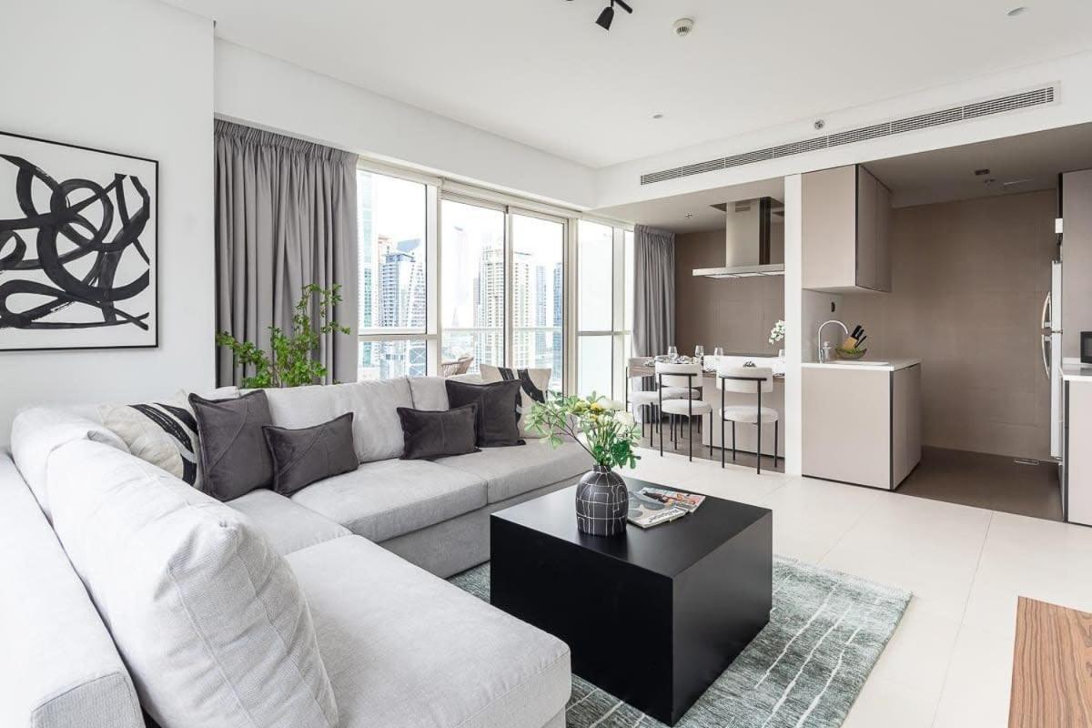 Frank Porter - West Avenue Apartment *